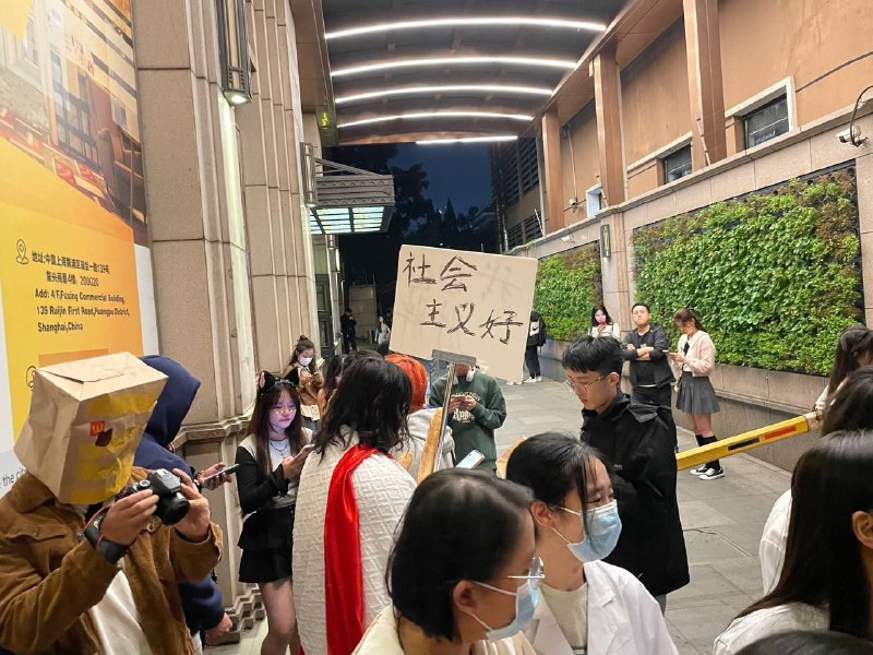 上海万圣节街头惊悚标语