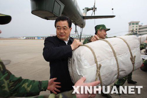 就不演了，直接躲大水！就不演了，直接躲大水！