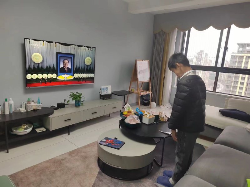 不止学生，还有很多党员都得拍照，发给相关单位，这是KPI不止学生，还有很多党员都得拍照，发给相关单位，这是KPI