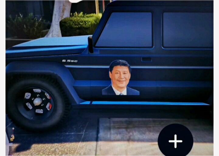 很精甚的车贴，贴了之后车速很快⏩️！但奇怪的是车只会倒着跑……