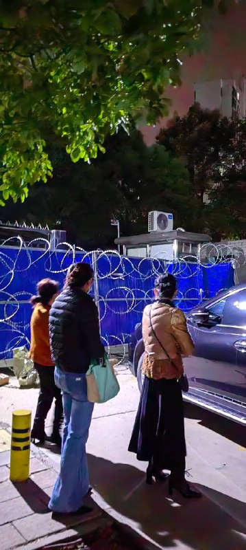 10月10日武汉黄陂自治区！最硬核隔离小区门！不架个机关枪可惜了