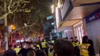 上海便衣人渣黑警面对质疑，理直气壮地反驳道