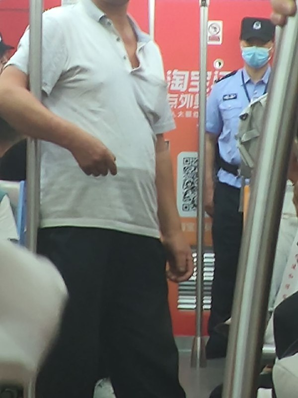 国庆期间 温州s1轻轨有晶哥站岗 此前都没有 不知道为什么🕶️ 匿名投稿国庆期间 温州s1轻轨有晶哥站岗 此前都没有 不知道为什么🕶️ 匿名投稿