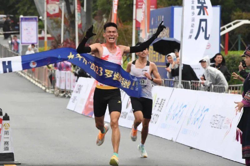 中国五名马拉松运动员
