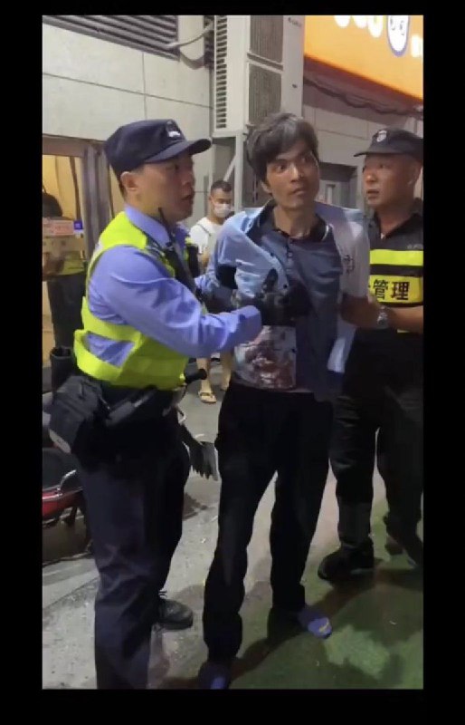 这小眼神绝了哈哈哈哈哈哈🤣🤣投稿By