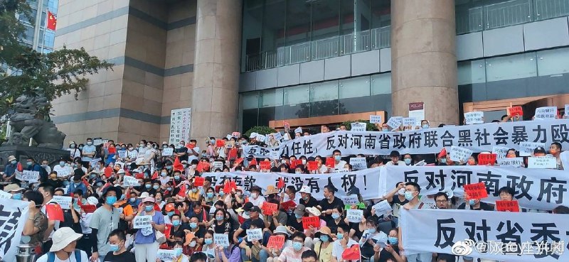 屁民竟然敢要人权？境外势力派来的吧！马上坦克伺候😁By