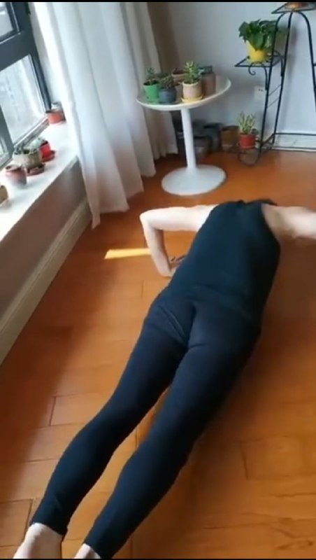 老乌和老胡谁的屁股🍑更正？老乌和老胡谁的屁股🍑更正？