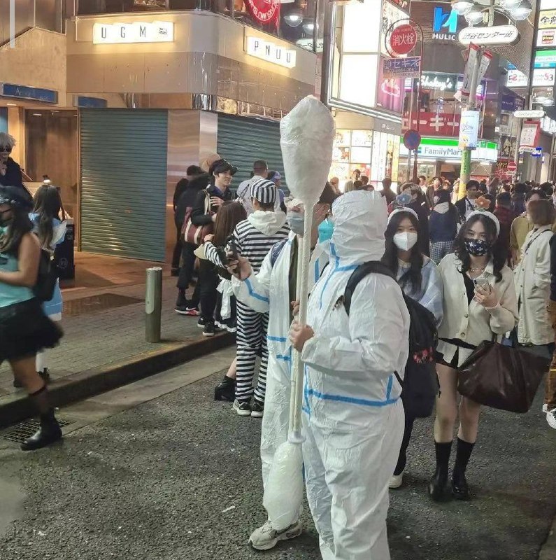 厉害了我的国  2022万圣节  中国文化举世瞩目，大受世界各国年轻人喜爱