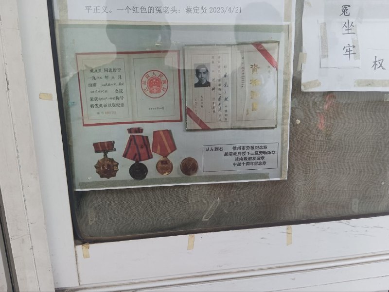 我们祝贺他🎉By