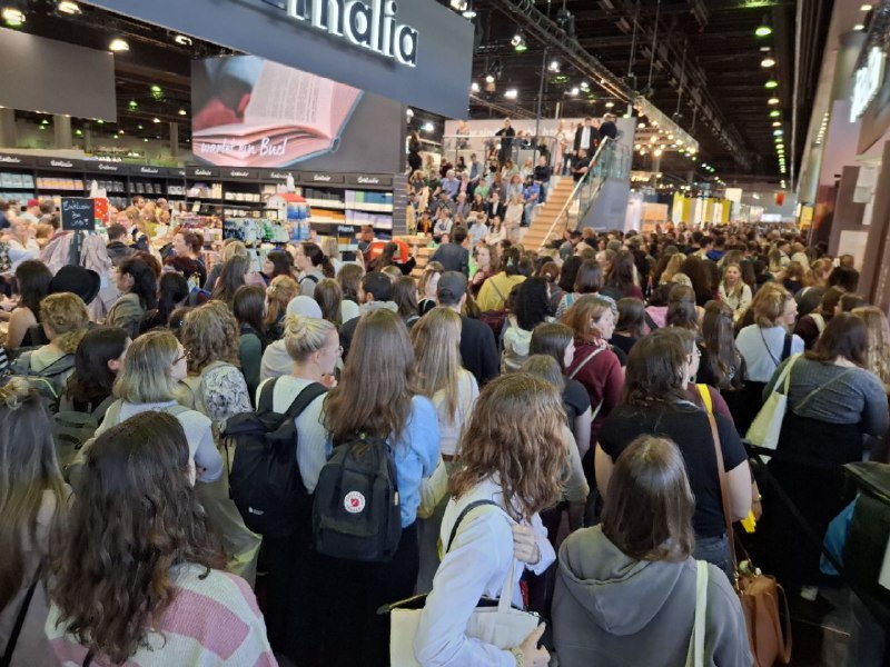 墙墙我要投稿！德国法兰克福书展，到处人山人海，但大家如果想要清静一下的话可以去5.1号场馆中国区