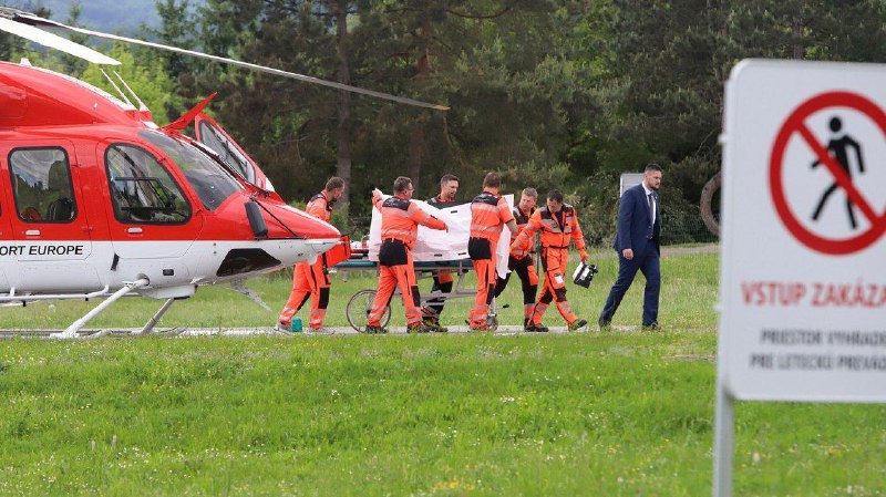 斯洛伐克总理遇刺斯洛伐克总理罗伯特·菲佐周三遭枪击，通过直升机送院抢救，枪手当场被捕