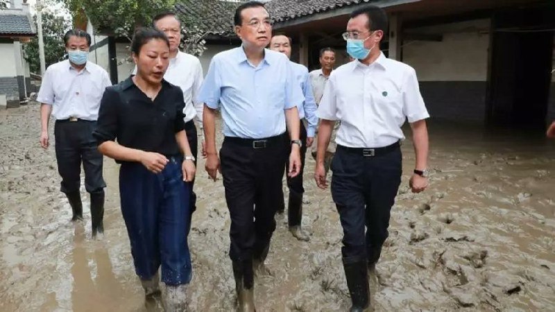 就不演了，直接躲大水！就不演了，直接躲大水！