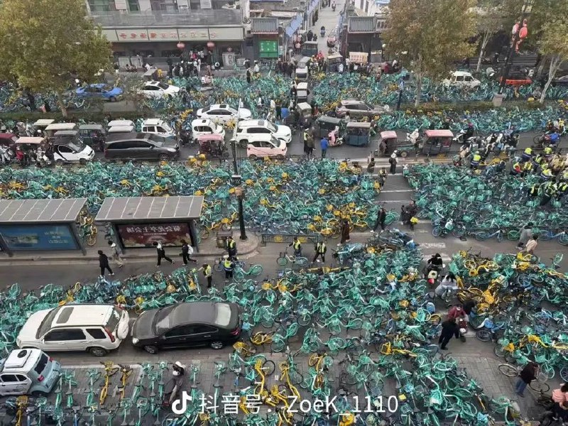 一开始各大媒体只放这张聊天记录，现在看来骂他们“造粪机”“酒囊饭袋”已经很保守了By