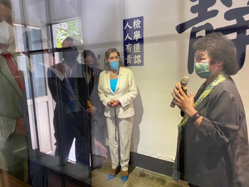 Pelosi 访台照片，哪里不对劲？By