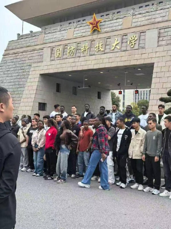 哪里来的黑哥👤 来