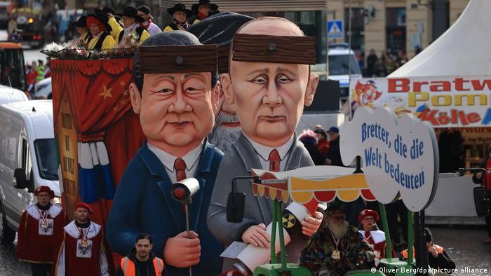 德国🇩🇪狂欢节花车大游行 习近平和普丁「并排出席」德国🇩🇪狂欢节活动最热闹的活动玫瑰星期一#RoseMonday 花车大游行昨天在多个城市举行