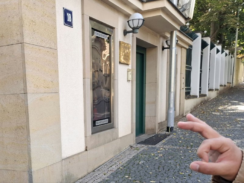 #OK革命 投稿1我在布拉格中国驻捷克大使馆，我反对K签证！本国大学生就业难于登天，为何优先照顾外国人？！难道就像沈逸说的，都2025年了，上面某些人还是觉得外国的月亮比较圆吗？！李强下台！国务院重组！！#OK革命 投稿1我在布拉格中国驻捷克大使馆，我反对K签证！本国大学生就业难于登天，为何优先照顾外国人？！难道就像沈逸说的，都2025年了，上面某些人还是觉得外国的月亮比较圆吗？！李强下台！国务院重组！！