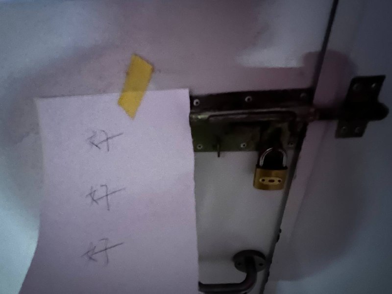 被锁上的消防通道By