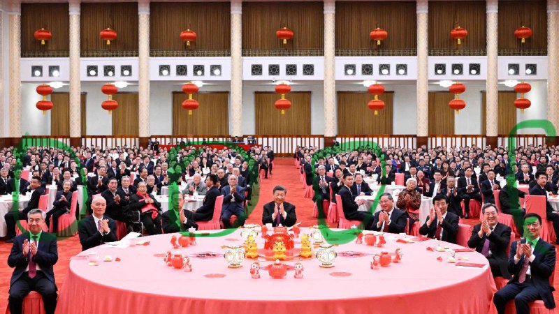 包子是最怕死的，从来不相信身边的人，四名保镳在最前排看着你们这班反贼