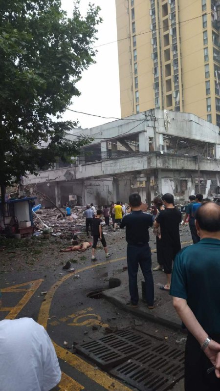 湖北十堰市张湾区艳湖小区在6月13日6时30分发生燃气爆炸，伤亡暂时不明党媒报导预测