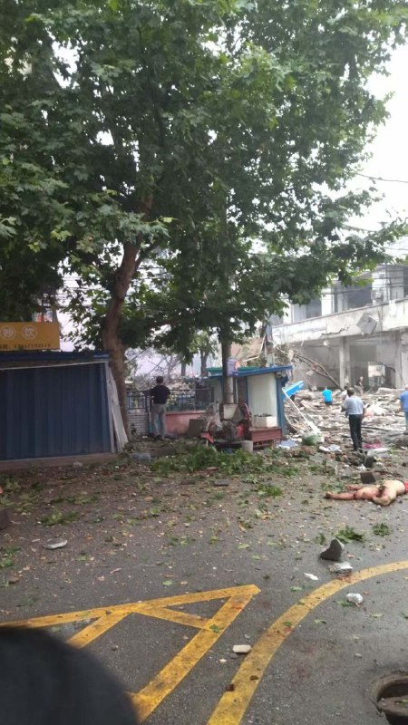 湖北十堰市张湾区艳湖小区在6月13日6时30分发生燃气爆炸，伤亡暂时不明党媒报导预测