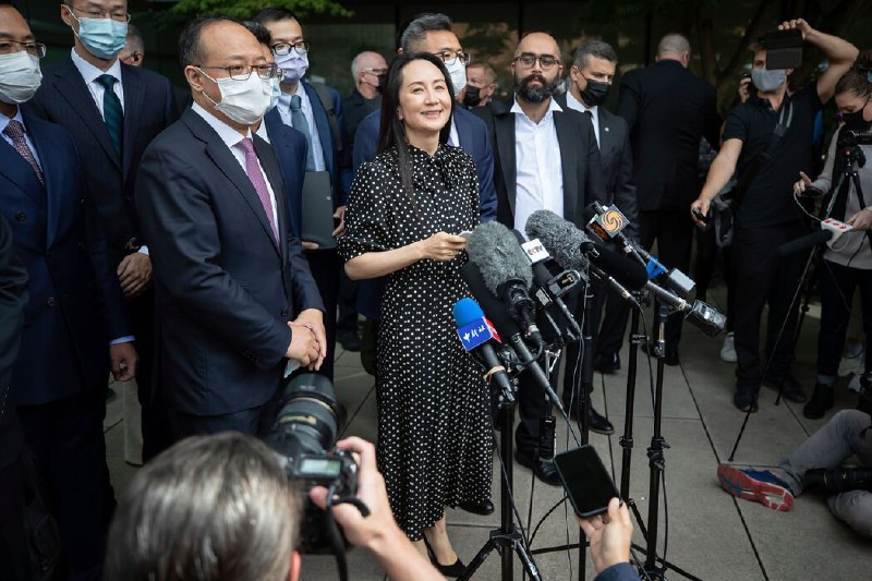 核酸检测做了吗？血清检测做了吗？抗体查了吗？健康码领了吗？要在负星级酒店隔离28天吗？要吃难吃的隔离餐吗？想喝矿泉水会被骂矫情吗？家乡建设你不在，万里投毒你最快