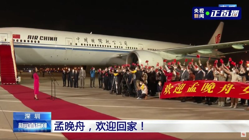 暖心，白衣小姐姐主动与不戴口罩的孟晚舟保持0.001km安全距离，坚决遵守防疫措施