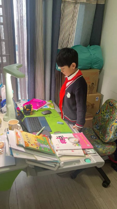 不止学生，还有很多党员都得拍照，发给相关单位，这是KPI不止学生，还有很多党员都得拍照，发给相关单位，这是KPI