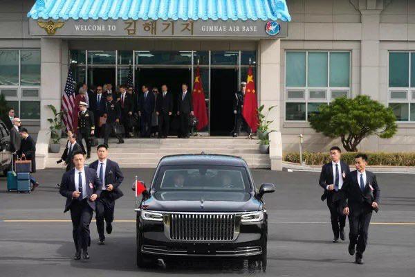 安保風格雷同，只是保