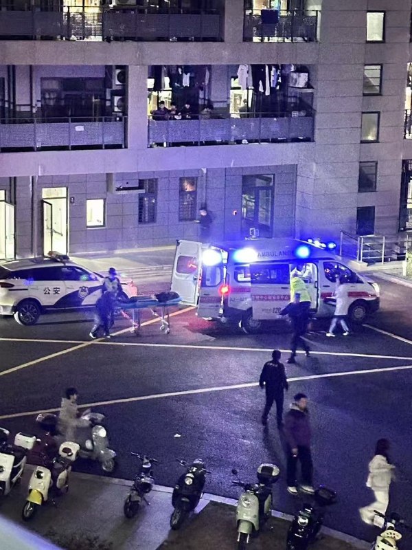 11月20日晚 #杭州 #电子科技大学信息工程学院 宿舍发生一起砍人事件