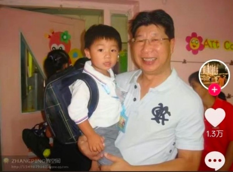 慈眉善目的一个中年男人👤 来自