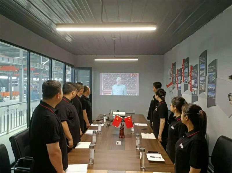 与老大哥电幕通话中……