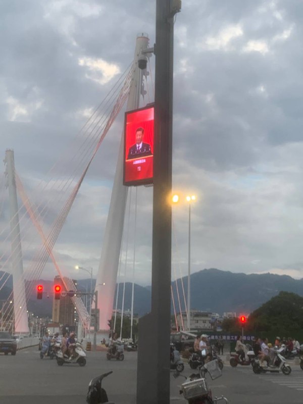 十字路口四个包包 循环播放打江山 守江山By