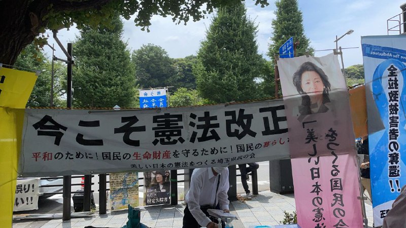 今天的靖国神社外，兔友看了要缩卵了By