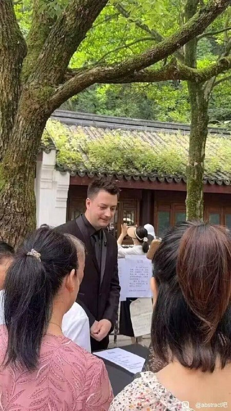 小丑伏🇷🇺🤡最近现身杭州相亲会，疑似抛弃澳籍韩裔富婆？By