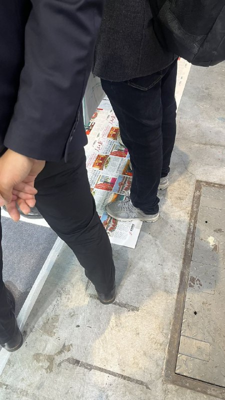 这几天的上海广印展习大大人民日报头版玉照被厂商拿来垫脚，真正成为了人民的依托👍👍👍这几天的上海广印展习大大人民日报头版玉照被厂商拿来垫脚，真正成为了人民的依托👍👍👍