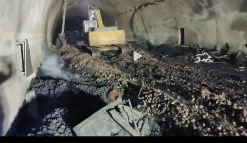 G95都衙隧道特大事故，中共裹的真严，此隧道全长3.8公里，双向车道 通行车辆预计每小时3600辆，预估发生爆炸时隧道内最少有80-130辆车，可见伤亡人数会很惨重😎 匿名投稿G95都衙隧道特大事故，中共裹的真严，此隧道全长3.8公里，双向车道 通行车辆预计每小时3600辆，预估发生爆炸时隧道内最少有80-130辆车，可见伤亡人数会很惨重😎 匿名投稿