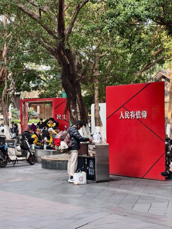墙内刷到的图，感觉可以拿普利策了🤔😎 匿名投稿墙内刷到的图，感觉可以拿普利策了🤔😎 匿名投稿
