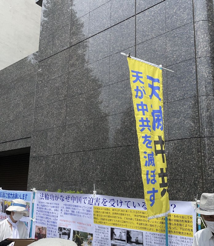 今天的靖国神社外，兔友看了要缩卵了By