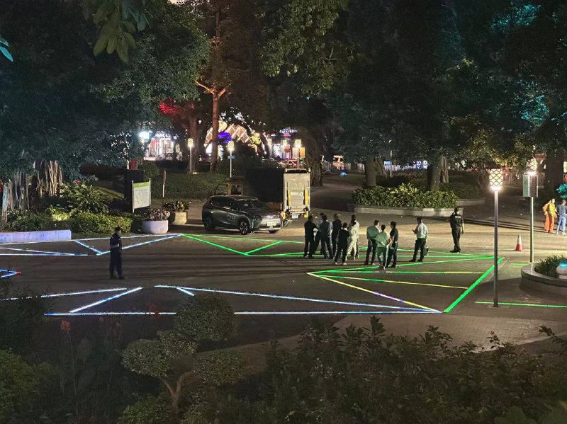 广州海珠广场出大事了 整个广场封起来投稿By