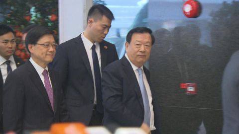 钦差大臣夏宝龙巡视香港，吩咐保镖贴身跟随，这是对警察出身的李书记表达严重不信任