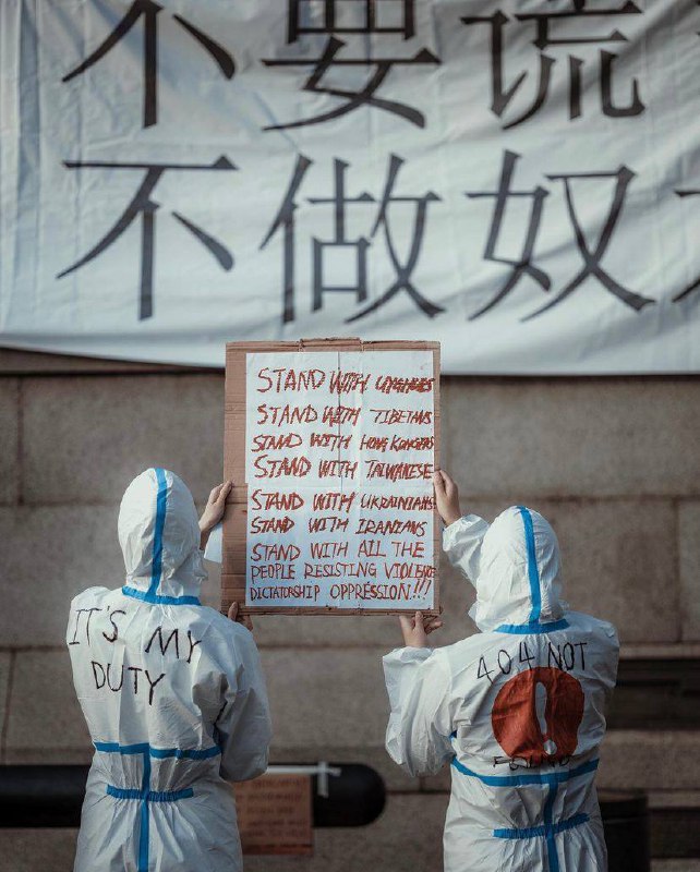 10月29日下午，由「伦敦myduty民主墙」 @Londonmydutycn 汇聚在一起的在英华人举行了第一次线下活动，在伦敦市中心特拉法加广场进行了“声援四通桥义士”的抗议集会