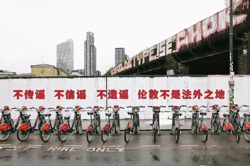 有网友针对伦敦涂鸦墙事件进行了一些讽刺By