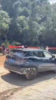 村官暗箱操作私賣土地！廣東河源200村民拉橫幅實名舉報 怒抗官商勾結黑幕淪陷區廣東省河源市東源縣藍口鎮地運村近日爆發集體維權抗爭