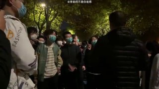 感谢 Hibiki  投稿！郑州大学有学生今天号召组织同学们聚集表达诉求，原定计划七点聚集向行政楼出发