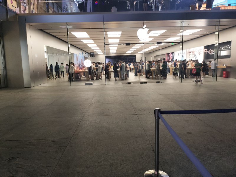 深圳某华为（附近围了几个特警）ps