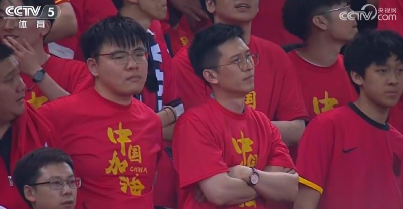 全场粉红球迷呆滞落寞无语😆墙国队主场1-1勉强逼平泰国队，点球打飞，空门不进⚽晋级亚洲18强只剩理论可能By