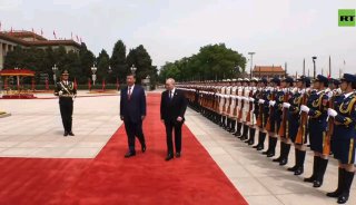 与爹肩并肩走进人民大会堂By