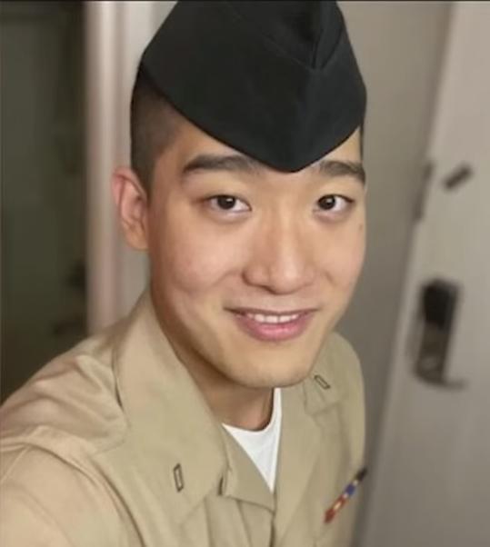 愛（中）國的代價！美國司法部指出，一名具華人背景的前美國海軍士兵因替中國從事間諜活動，向中國情報人員提供涉及美國國防的敏感資訊，已被聯邦法院判處 200 個月（約 16 年 8 個月） 監禁