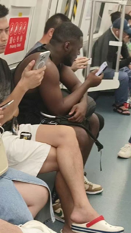 黑哥在聊啥🕶️ 匿